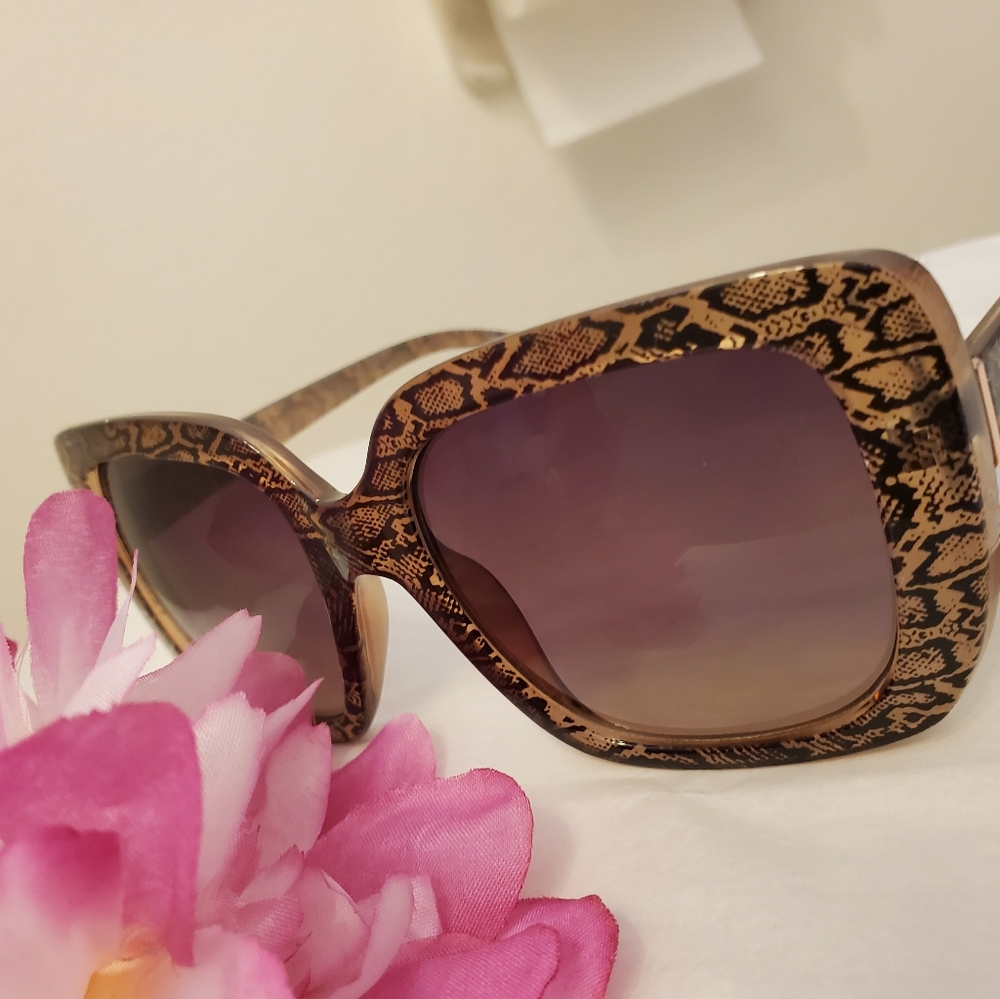 Oversized snake print sunglasses 🕶 (New)